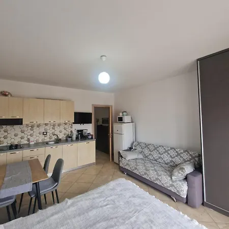 Flamurtari Apartment *